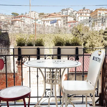 乐5渔村拉斯佩齐亚旅馆