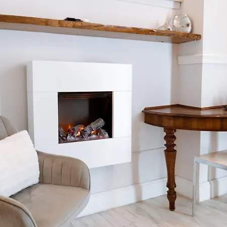 乐5渔村拉斯佩齐亚旅馆 4* 斯培西亚